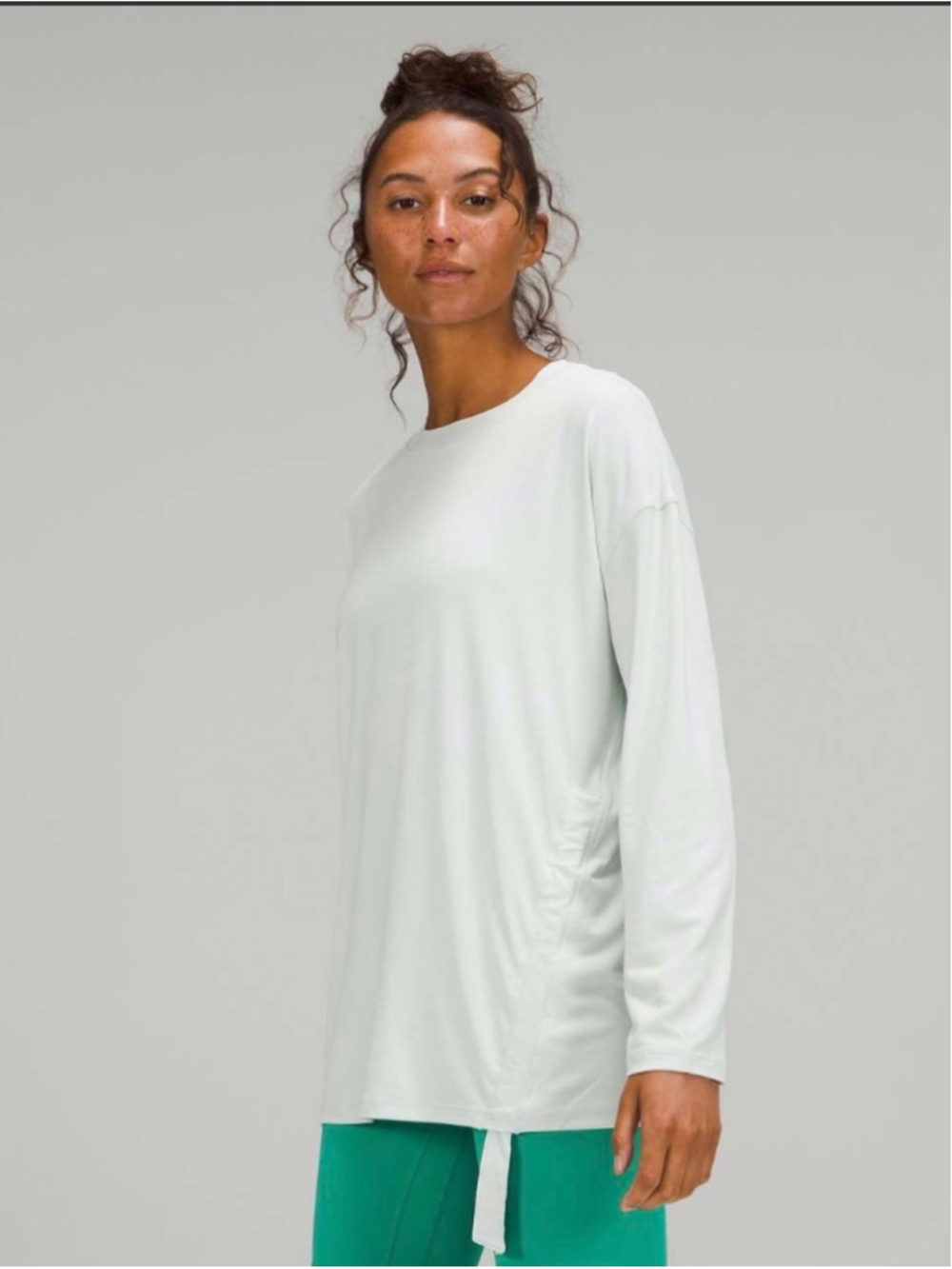 Women's Lululemon Side Cinch Long Sleeve Crew Top in Ocean Air, size 12